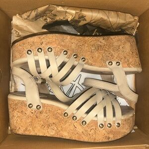 Blossom Bussola Beige Wedge Sandals